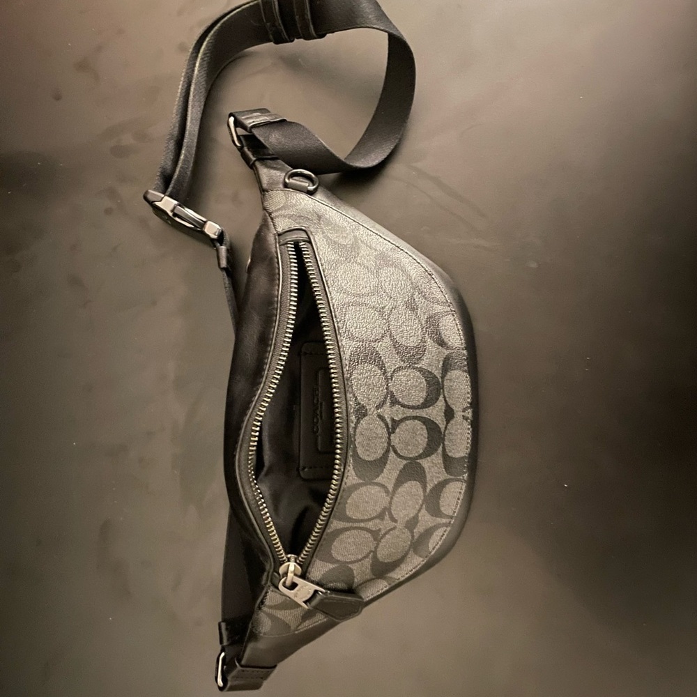 Coach Utility Bag - Picture 1 of 3